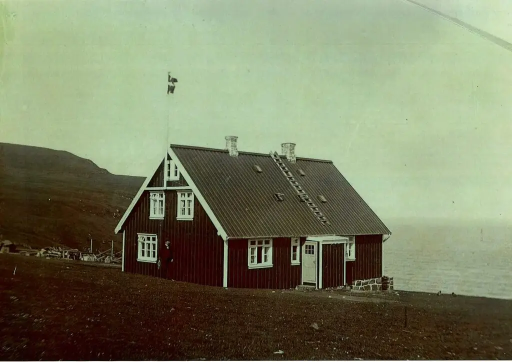 Early 20th century sepia photograph of the original Akraberg lighthouse keeper's red house